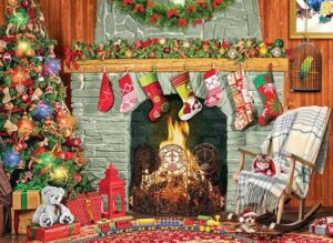 Christmas by the Fireplace -palapeli: Värikkäät joulusukat roikkuu takan reunuksella. Joulukuusi on koristeltu. Koko 67.3 x 48.9 cm. 500 palaa. Eurographics