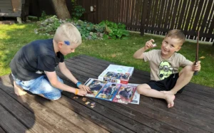 lLenni ja Luka kokoavat Harry Potter palapeliä