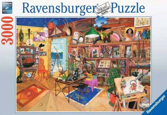 Curious Collection -palapelissä on 3000 palaa ja paljon yksityiskohtia. Valmiin palapelin koko on 121 x 80 cm. Valmistaja Ravensburger.