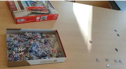 Työpäivän tauoilla on kiva hetki tehdä yhteistä palapeliä. PostNordilla innostuttiin palapeleistä.