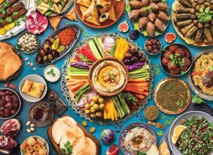 Itämainen ruokapöytä palapeli (Middle Eastern Table) on Eurographicsin 1000-palainen palapeli. Lähi-itämainen ruoka on aseteltu monenlaisille lautasille, joten kokoaminen on helppo aloittaa mistä kohdasta vaan. Eurographicsin palapelit on leikattu SmartCut-tekniikalla. Eli palat ovat monimuotoisia ja yksilöllisiä, kuten pienempää tai isompaa palaa, kaarevalla reunalla tai samalla reunalla voi olla useampi nuppi.