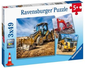 Kaivinkoneet palapelit ovat Ravensburgerin 49-palaisia lastenpalapelejä. Kussakin kuvassa on työmaalla ahertava maansiirtokone. Valmistaja suosittelee tätä koottavaa 5+-vuotiaille. Pakkauksessa on 3 kpl palapelejä.