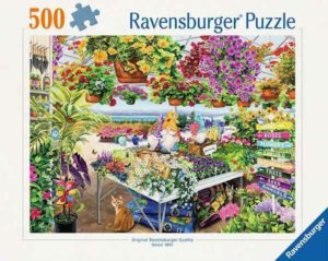 Glorious Garden Center palapeli 500 palaa on Ravensburgerin vuoden 2025 uutuus, jonka kuvassa puutarhamyymälän kukkaloistoa. Kurkkii kukkien lomasta muutama puutarhatonttukin.