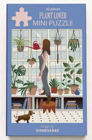 Vissevasse Plant lover -palapeli on 42 palan minipalapeli, jonka kuvassa nainen kastelee viherkasveja. 