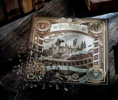 Harry Potter 1000 palan palapeli (Theory11) Lumoava matka Tylypahkaan alkaa tästä palapelistä! Theory11:n korkealaatuinen Harry Potter -palapeli sisältää 1000 pala