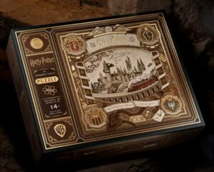 Harry Potter 1000 palan palapeli (Theory11) Lumoava matka Tylypahkaan alkaa tästä palapelistä! Theory11:n korkealaatuinen Harry Potter -palapeli sisältää 1000 pala