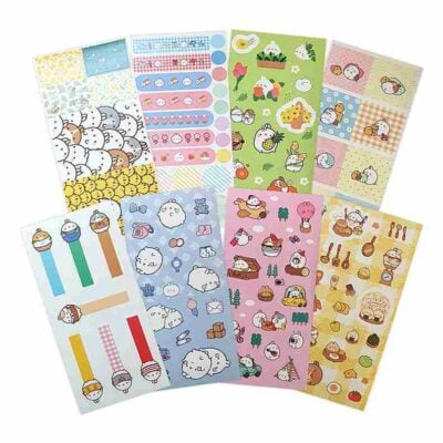Molang tarrat Happy Days sisältää 8 värikästä tarra-arkkia.