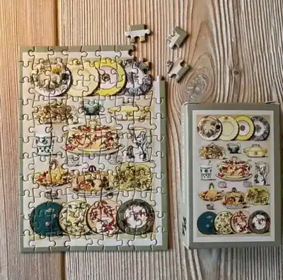 Dinner and dessert china palapeli 99 palaa on tanskalaisen Penny Puzzlen vanhat posliiniastiat-aiheinen minipalapeli.