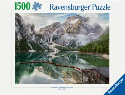 Ravensburger Lake Braies palapeli 1500 palaa vie Alppien upeisiin maisemiin kirkasvetisen järven ja vuoriston keskelle maisemapalapeli