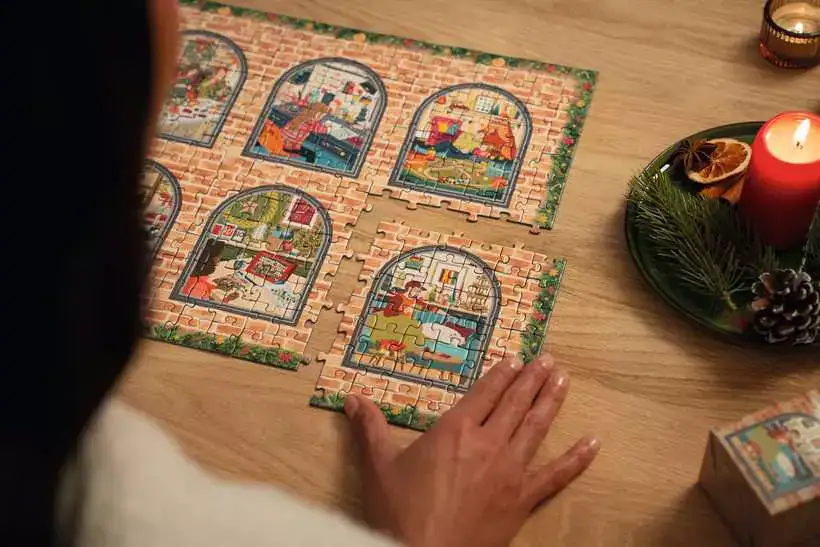 Ravensburger Christmas at Home Joulukalenteri 24 x 56 palaa - Image 3